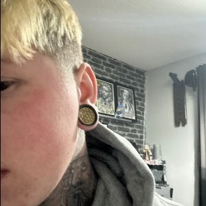 Custom Plugs - Ear Gauges, Flesh Tunnels for Stretched Ears